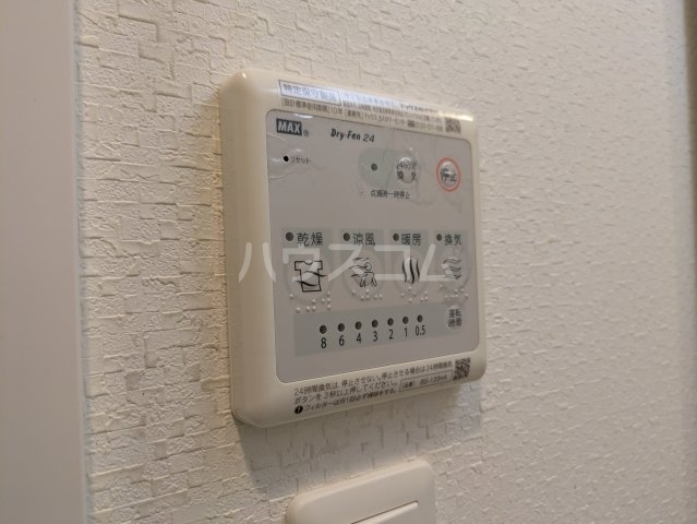 ����18