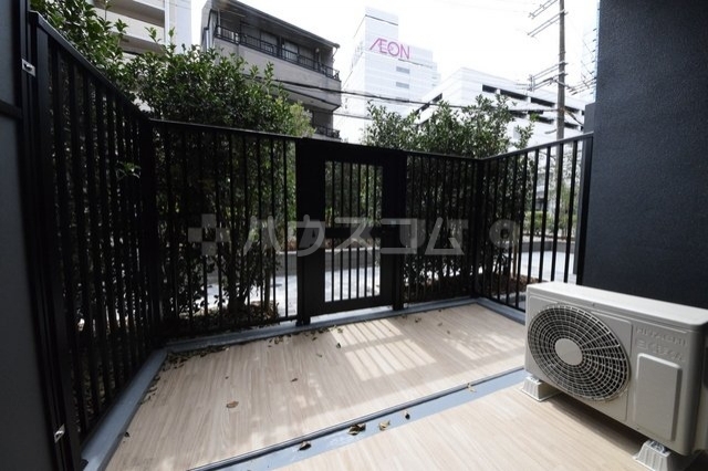 ����8