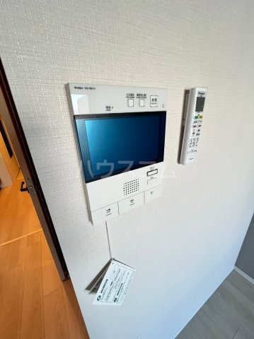 ����12