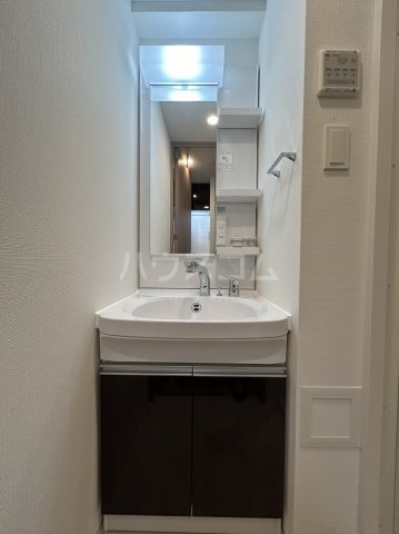 ����5