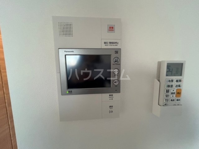 ����12
