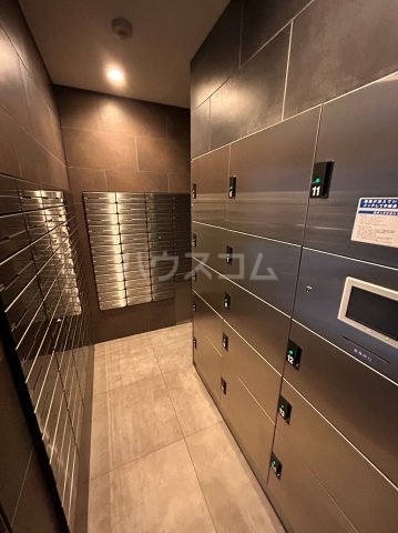 ����15