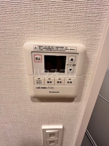 ����12