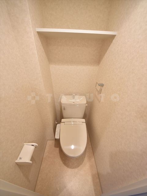 ����4