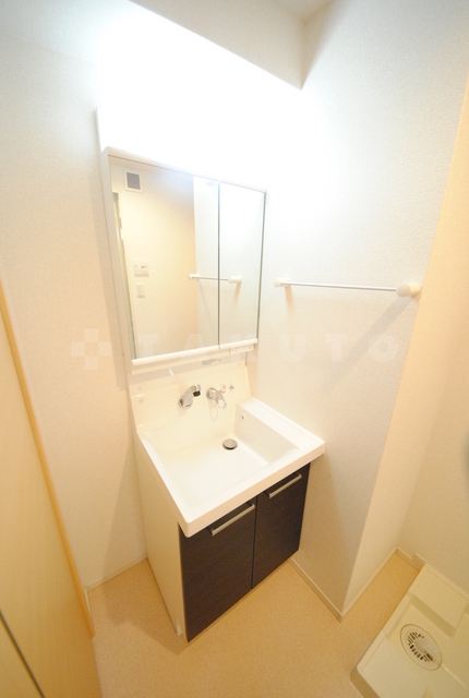 ����18