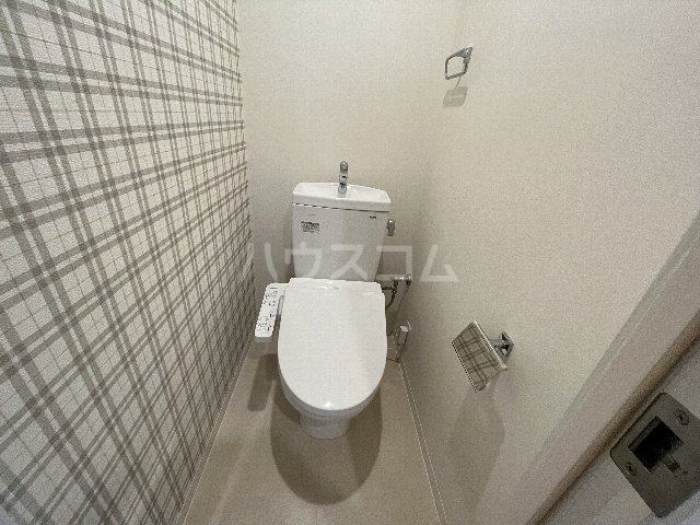 ����4