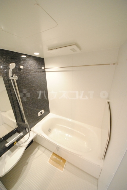 ����3