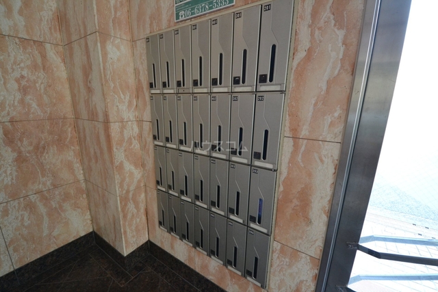����15