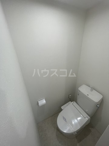 ����4