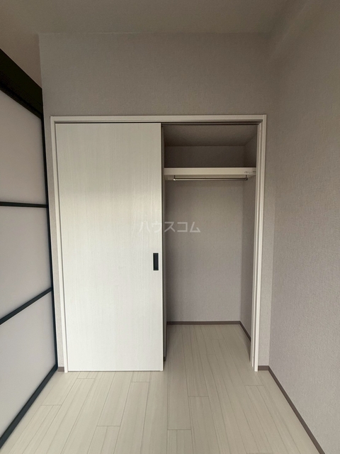 ����12