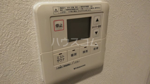����12