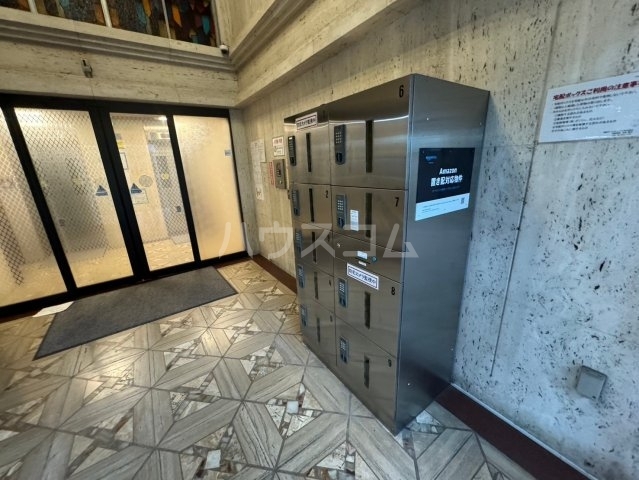 ����15