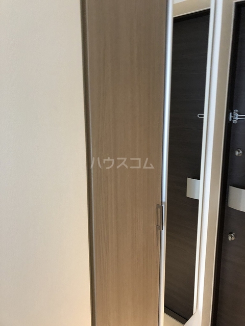 ����17