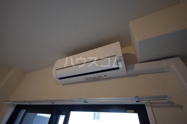 ����18