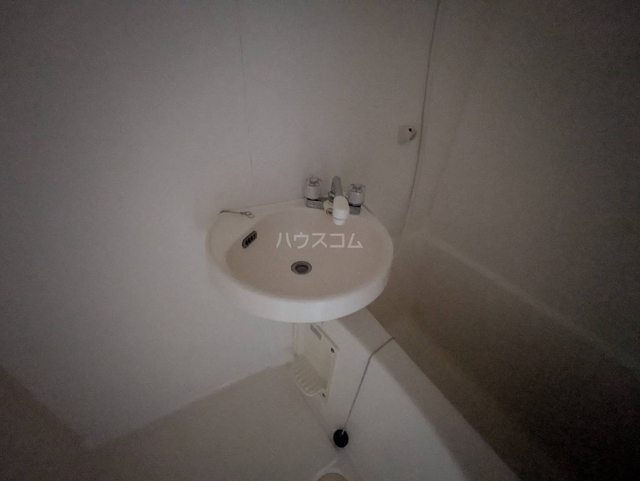 ����8