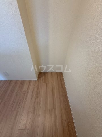 ����20