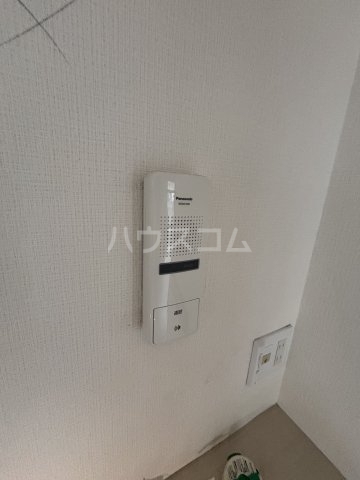 ����25