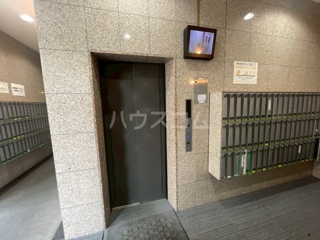 ����12