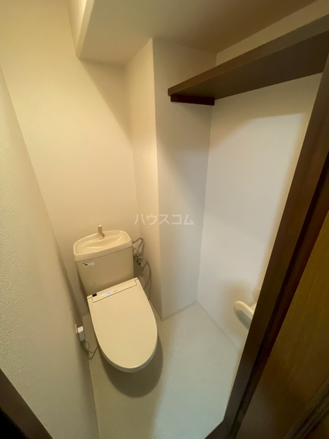 ����25