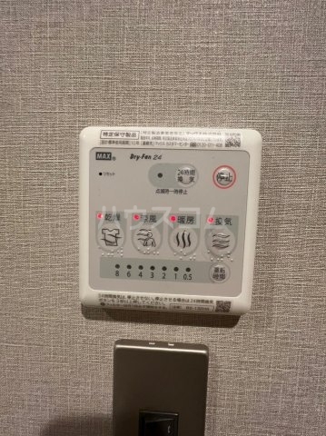 ����12