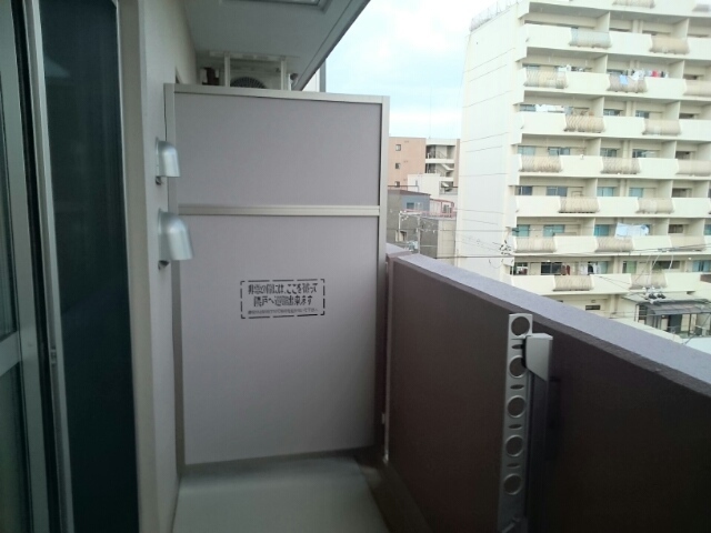 ����12