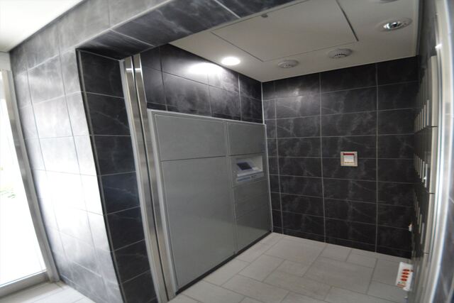 ����13
