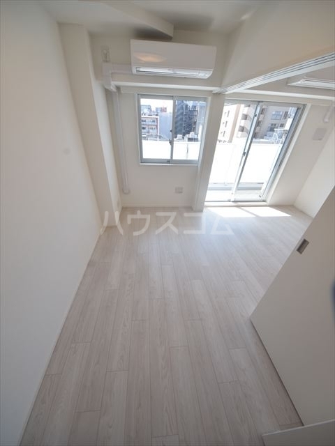 ����18