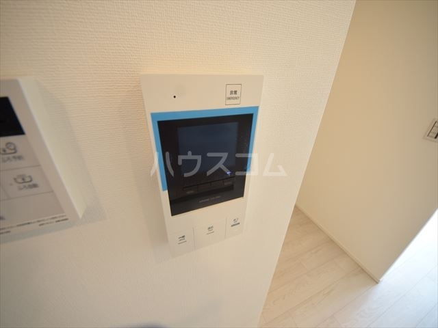����12