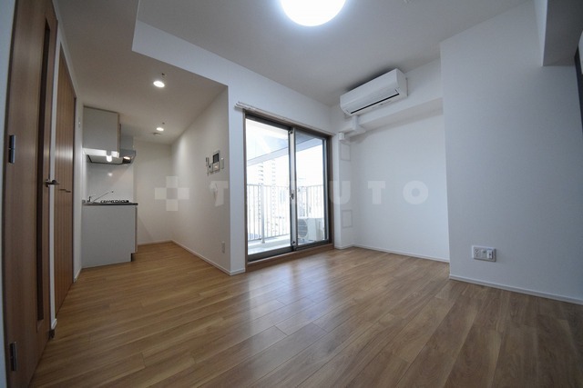 ����17