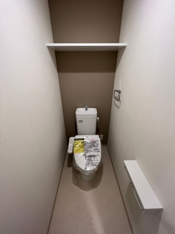 ����4