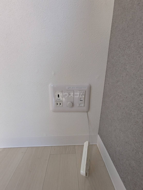 ����13