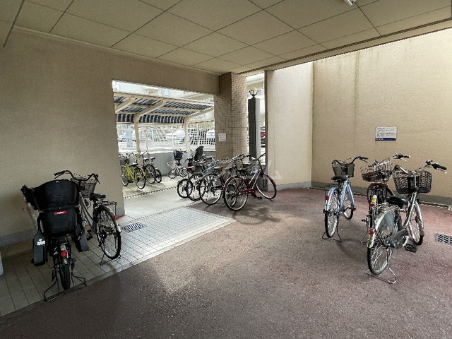����15