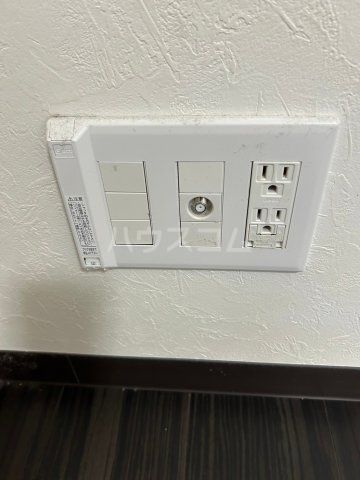 ����17