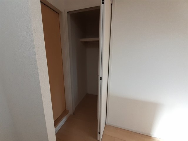 ����5