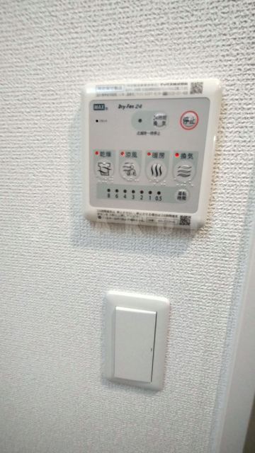 ����17