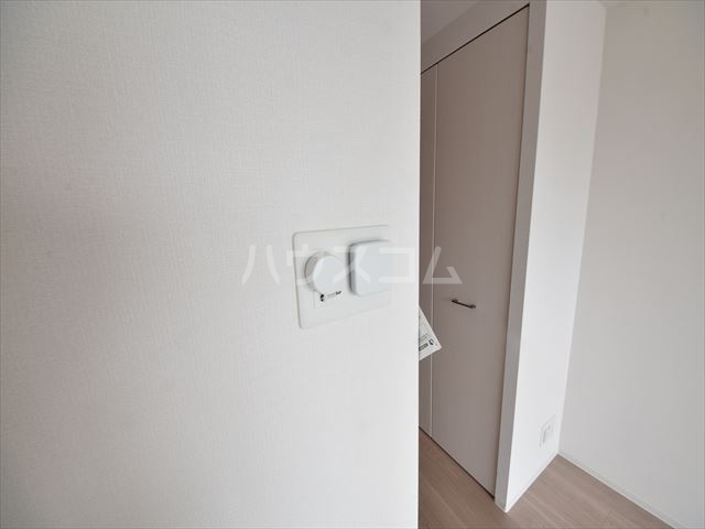 ����16