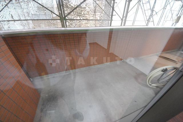 ����12