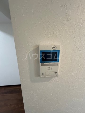 ����12