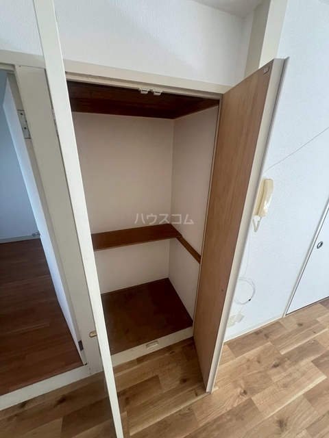 ����25