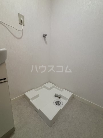 ����9