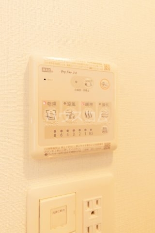 ����18