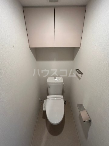 ����4