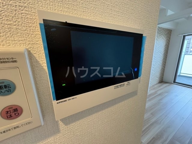 ����12