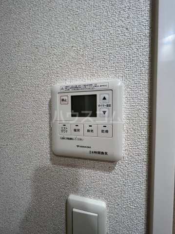 ����15