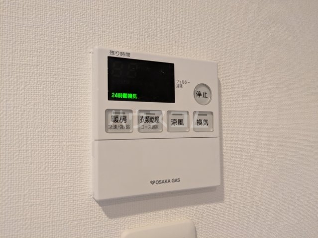 ����15