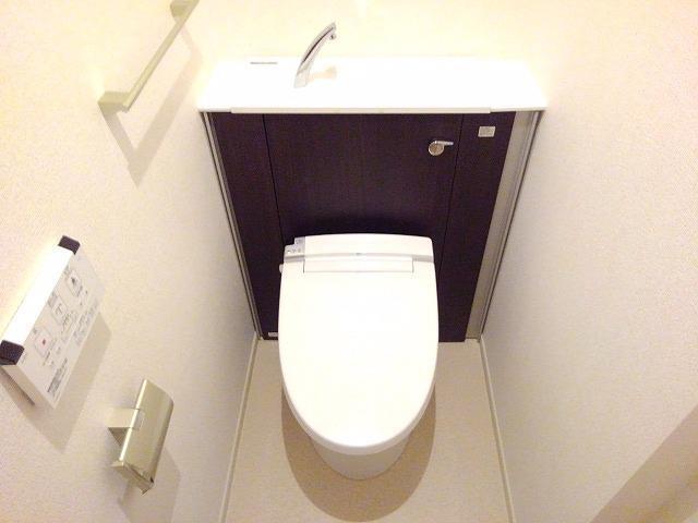 ����4