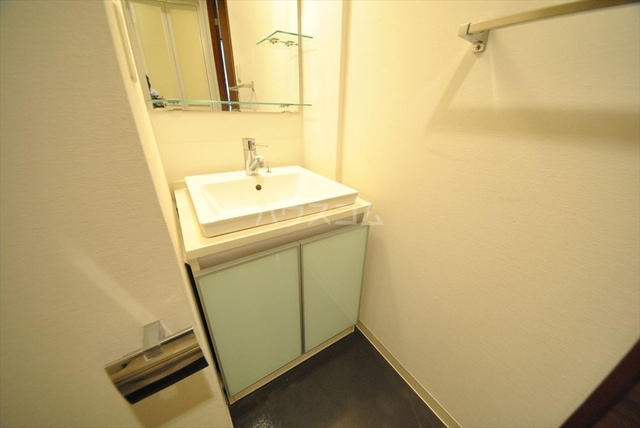 ����16