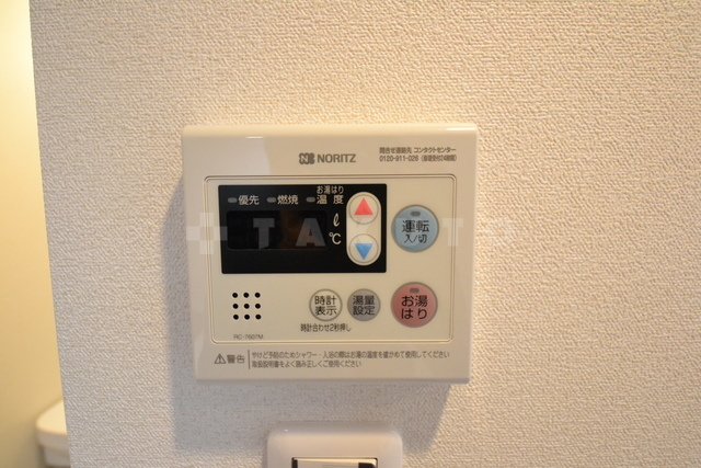 ����12