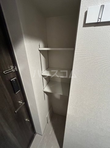 ����9