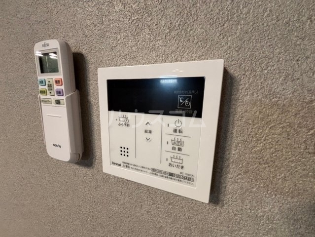 ����12